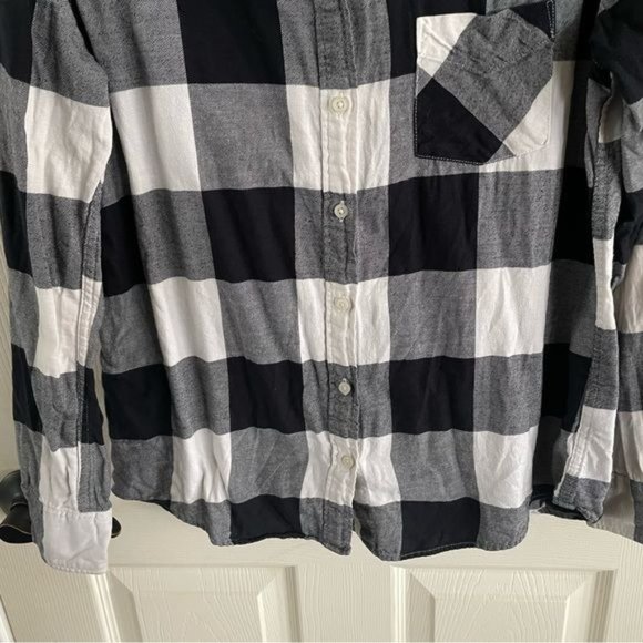 Uniqlo Black and White Plaid Flannel Shirt, Sz Medium - Picture 4 of 14